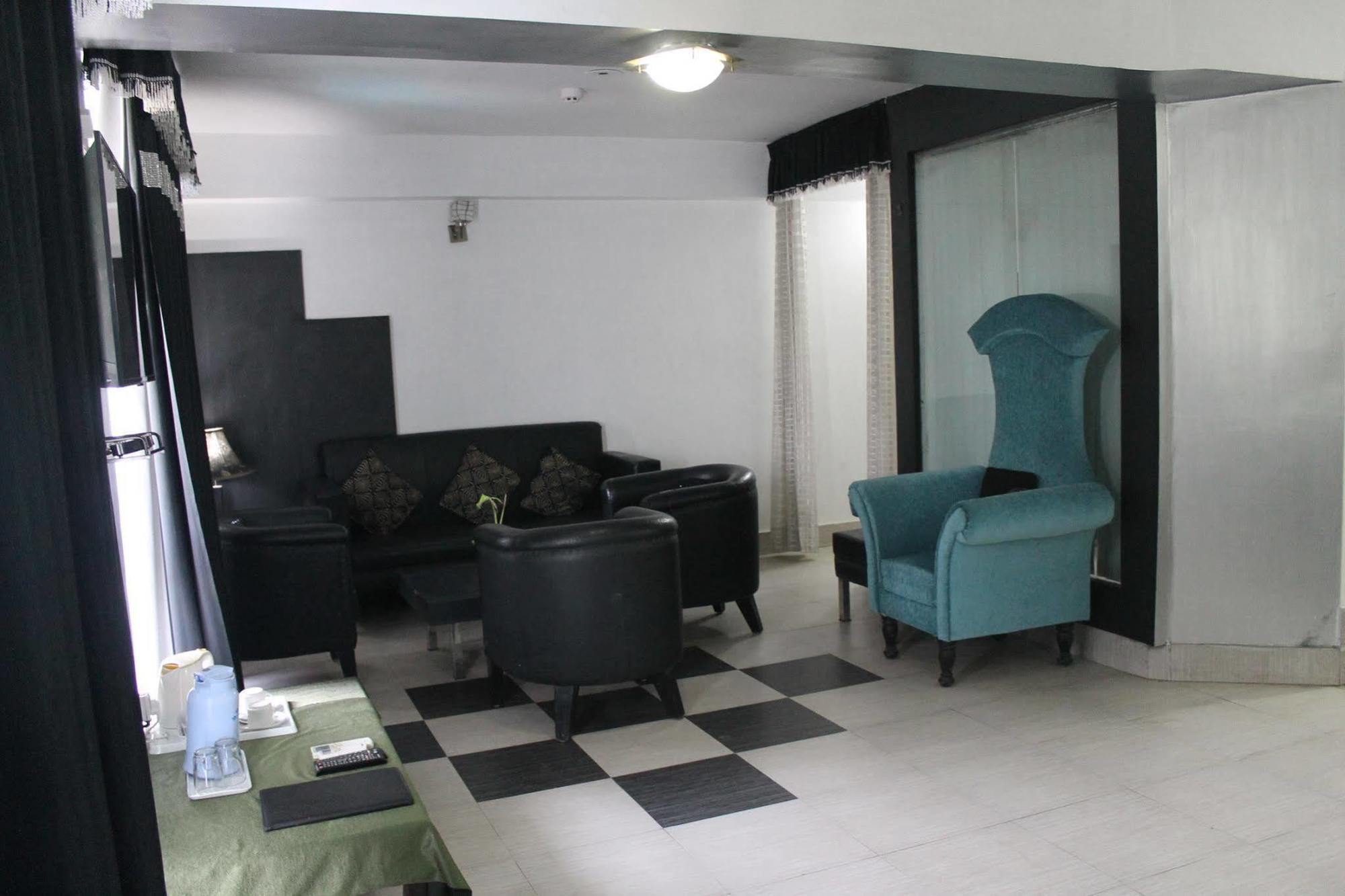 Aravali Clarks Inn อัลวาร์ ภายนอก รูปภาพ