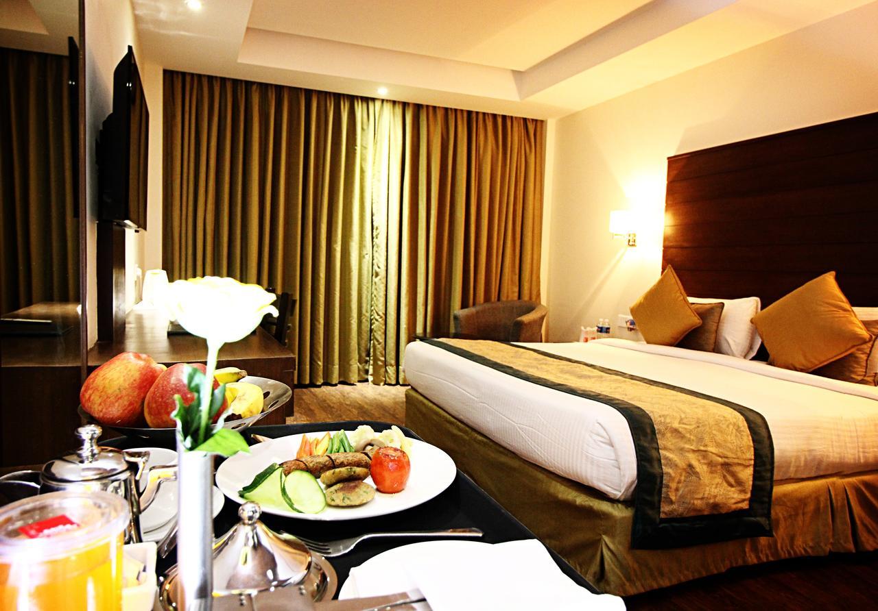 Aravali Clarks Inn อัลวาร์ ภายนอก รูปภาพ