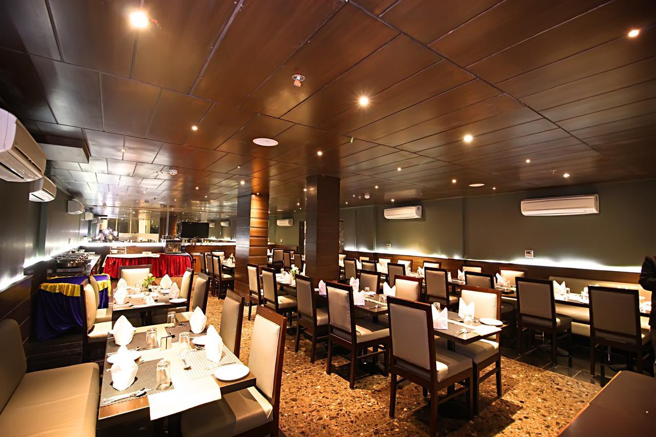 Aravali Clarks Inn อัลวาร์ ภายนอก รูปภาพ